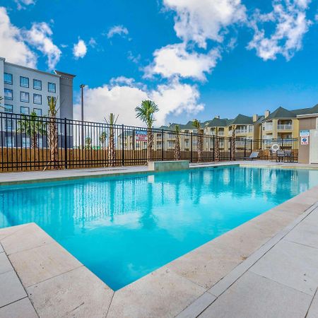 La Quinta Inn & Suites By Wyndham Galveston West Seawall Exterior photo
