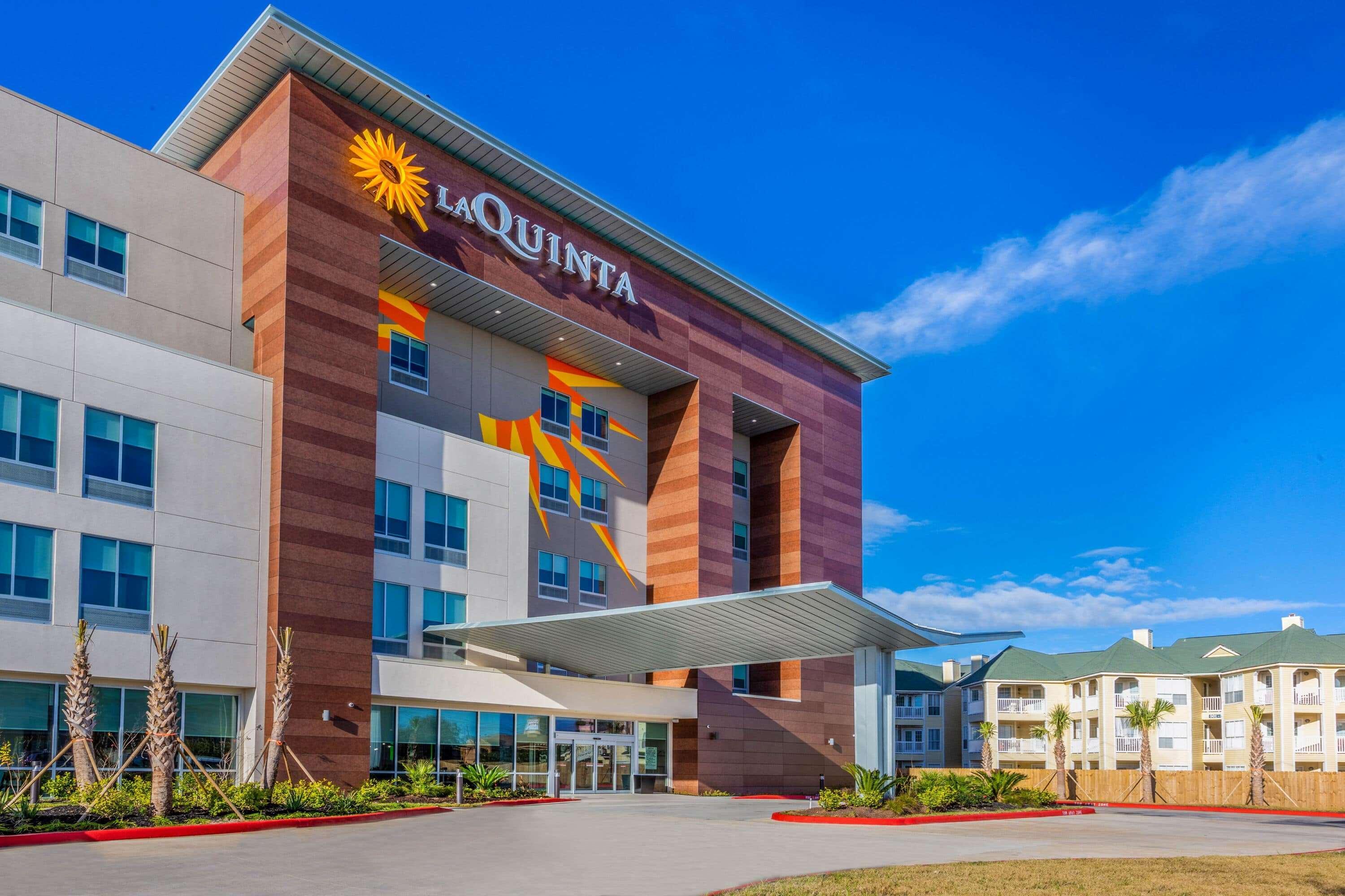 La Quinta Inn & Suites By Wyndham Galveston West Seawall Exterior photo